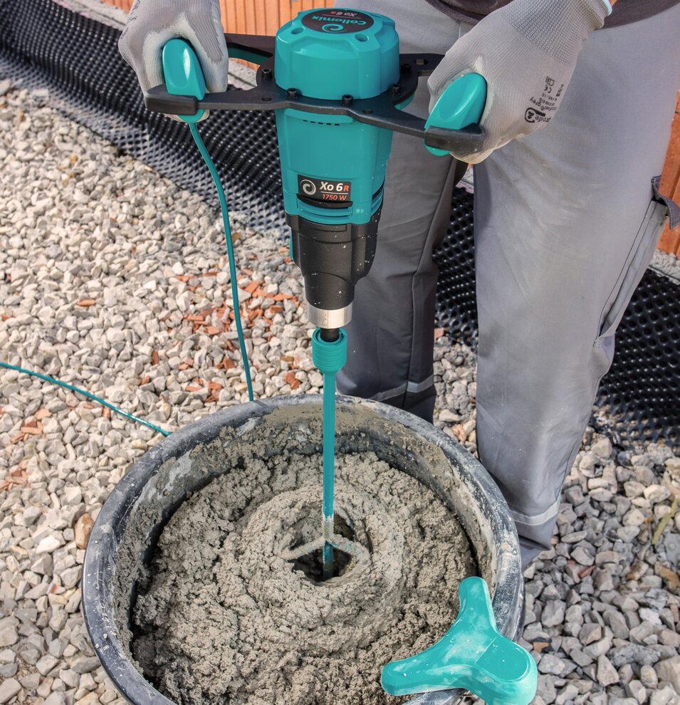 Mixing cement mortar in a bucket with a Collomix hand mixer
